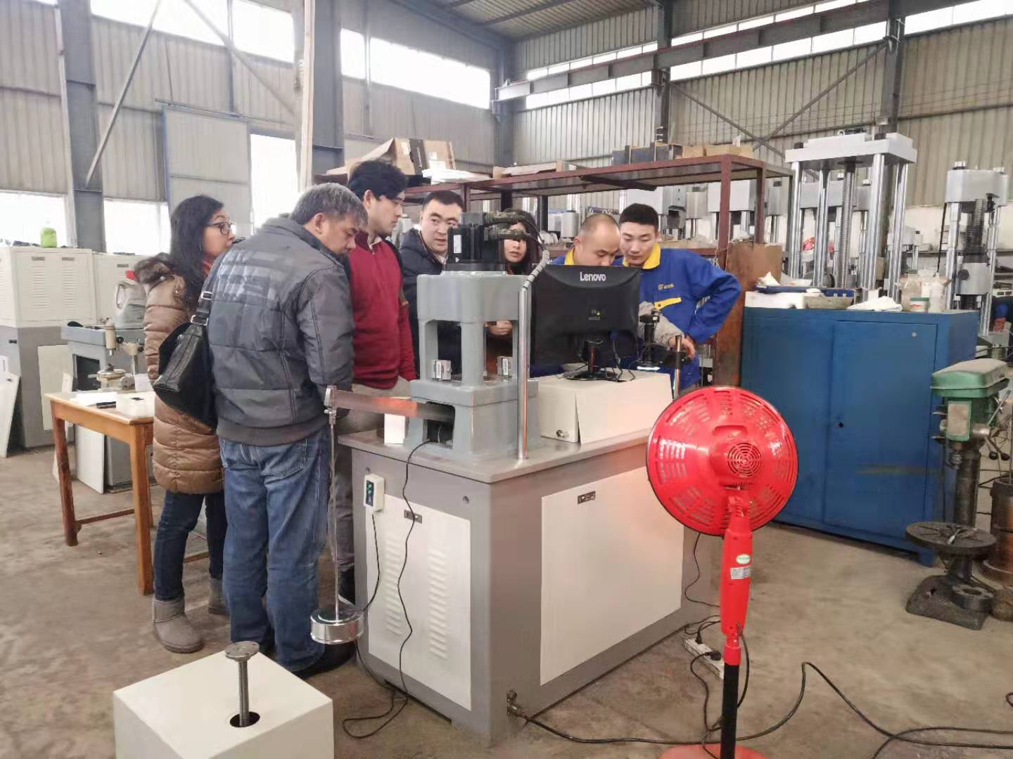 國(guó)外客戶(hù)到濟(jì)南辰達(dá)工廠參觀考察